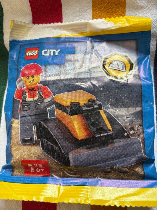 Lego Other - LEGO CITY Construction "Construction Worker with Bulldozer paper bag" L0002221